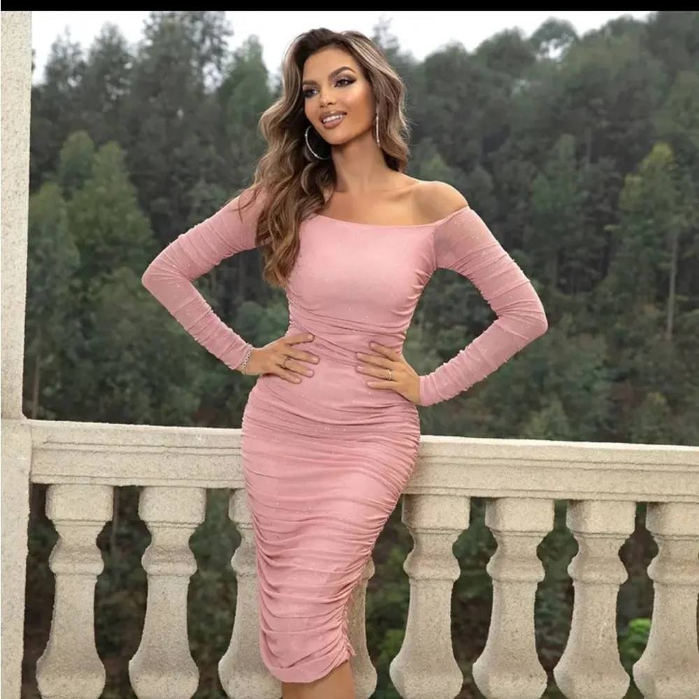 Blush pink sparkly off the shoulder long sleeve ruched midi dress - Picture 2 of 5